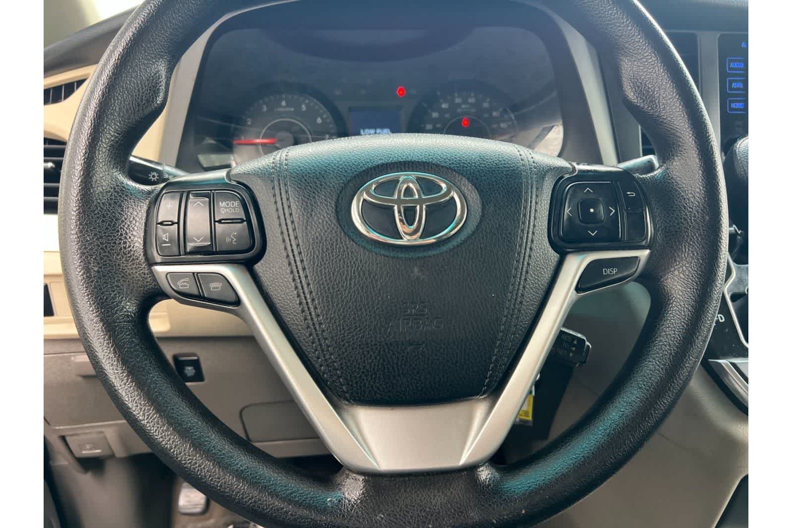 Thumbnail: 2017 Toyota Sienna - 25