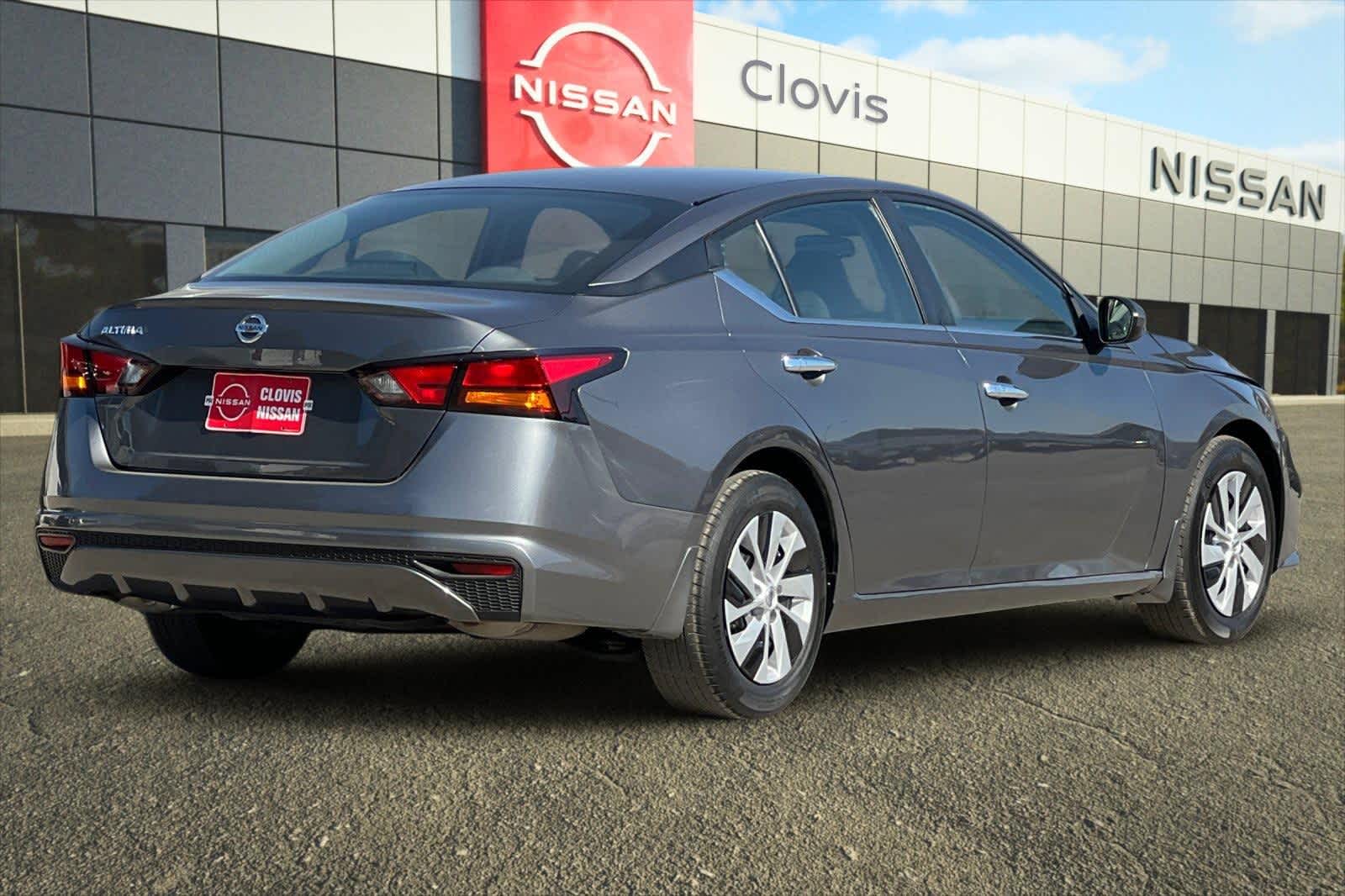 Thumbnail: 2022 Nissan Altima - 3