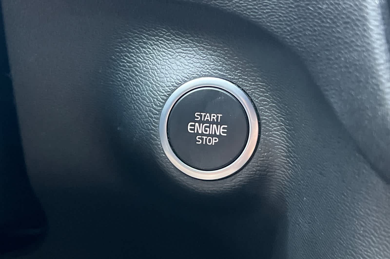 Thumbnail: 2023 Volvo XC40 - 26