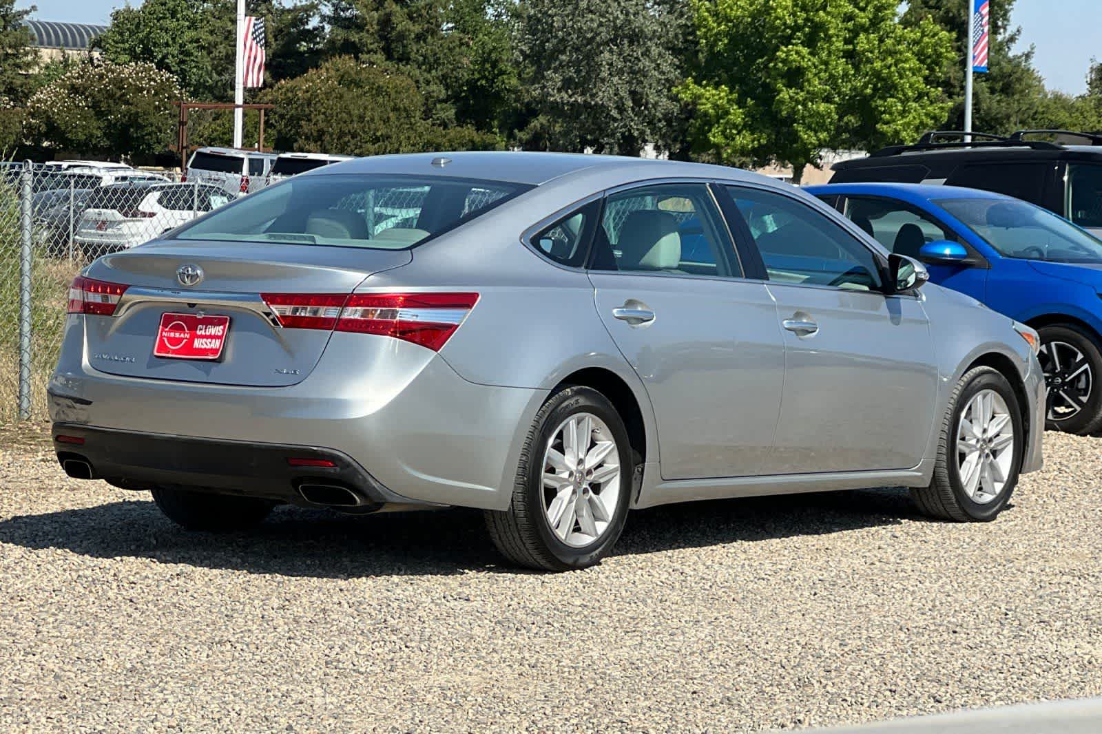 Thumbnail: 2015 Toyota Avalon - 3