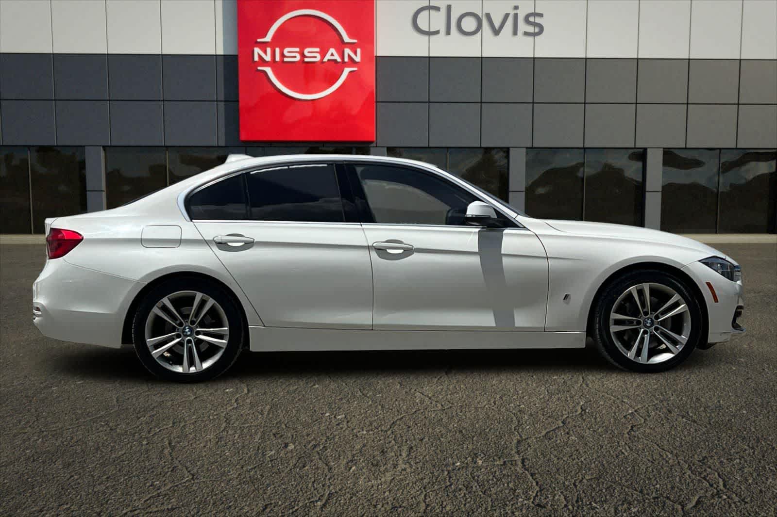 Thumbnail: 2017 BMW 3 Series - 9