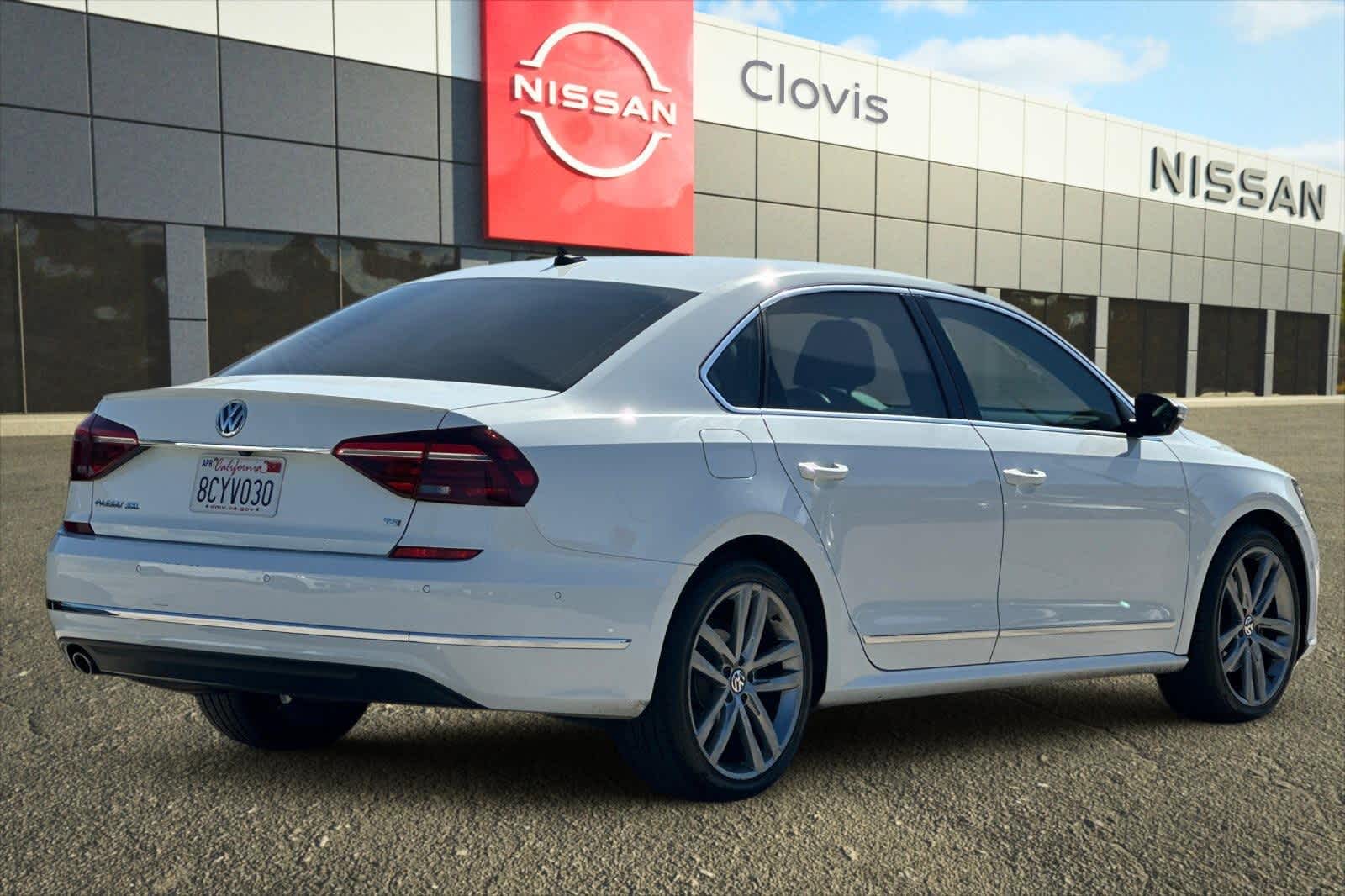 Thumbnail: 2018 Volkswagen Passat - 3