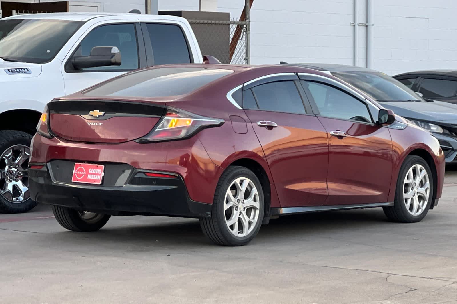 Thumbnail: 2016 Chevrolet Volt - 3