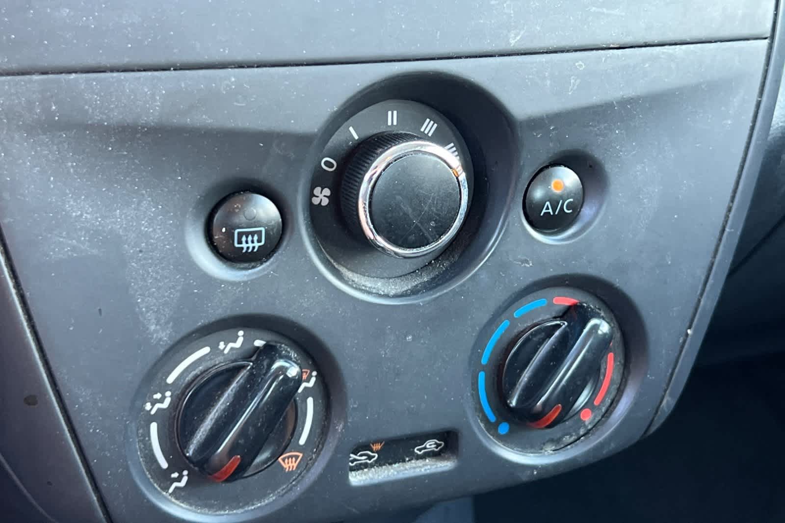 Thumbnail: 2015 Nissan Versa - 21