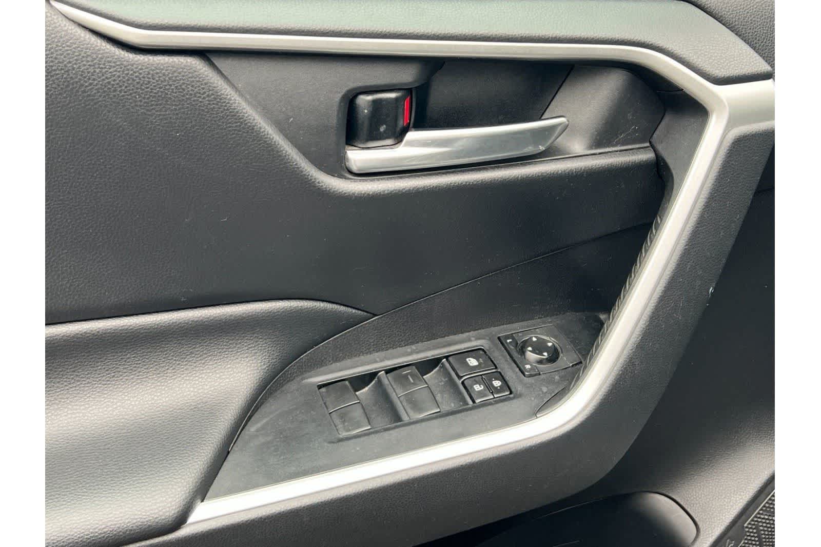 Thumbnail: 2020 Toyota RAV4 - 14