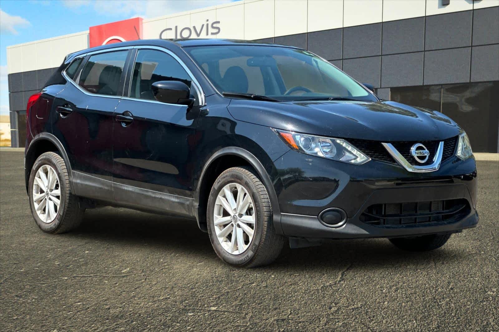 Thumbnail: 2017 Nissan Rogue Sport - 10