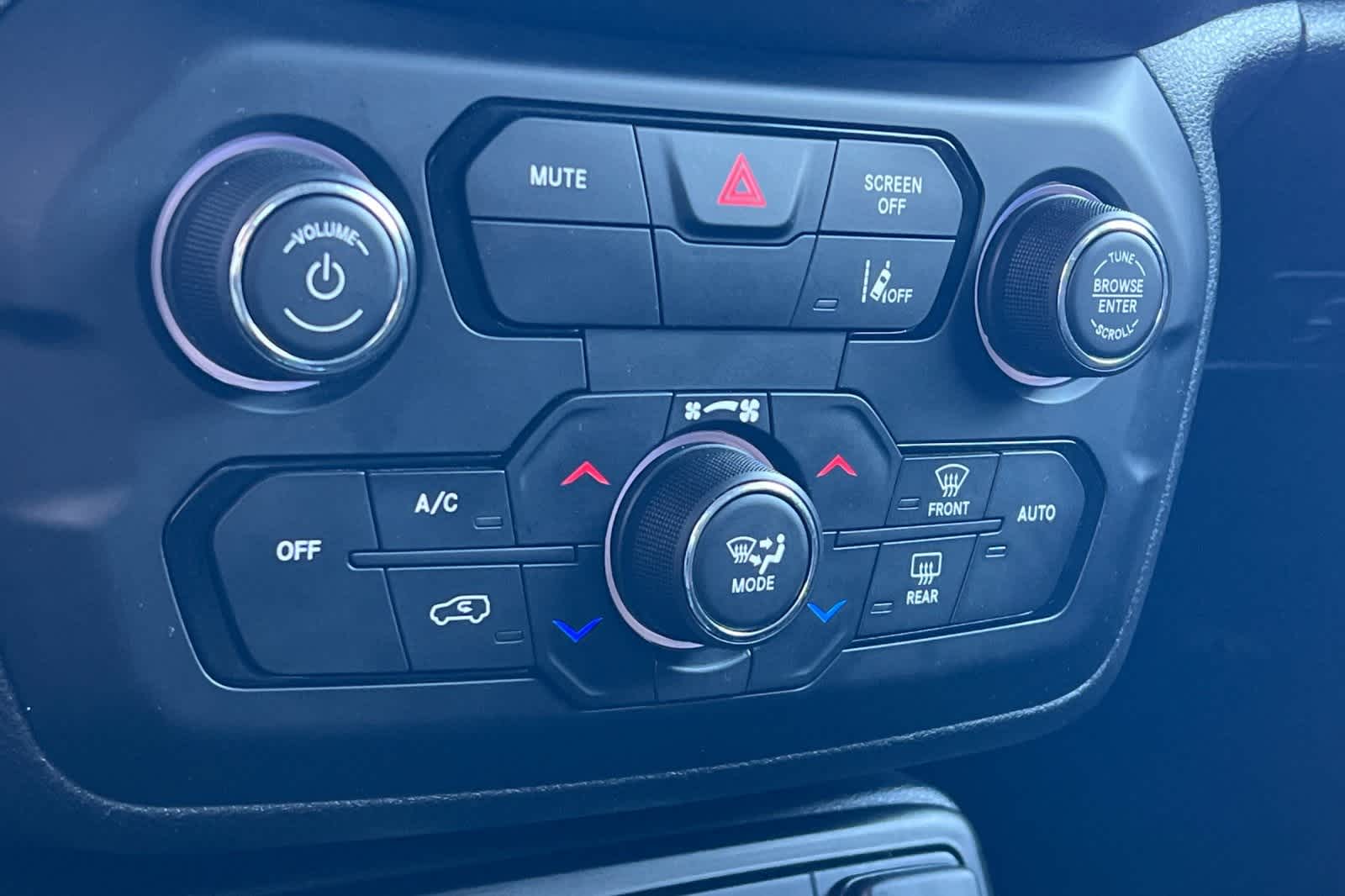 Thumbnail: 2023 Jeep Renegade - 24