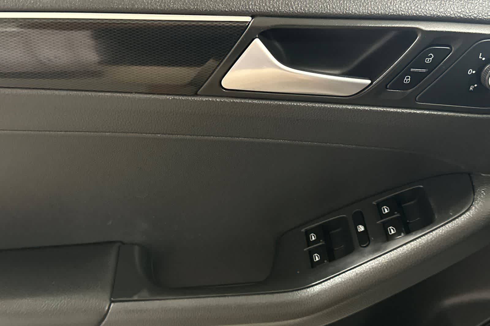 Thumbnail: 2016 Volkswagen Jetta - 13