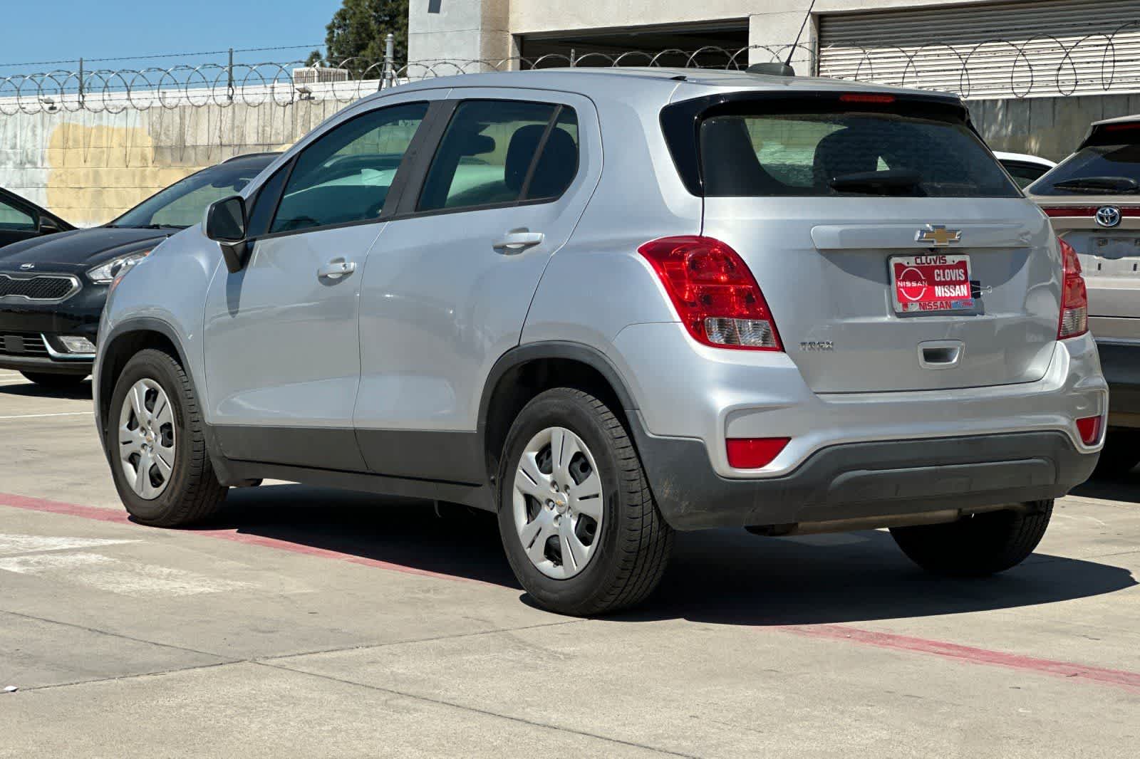 Thumbnail: 2017 Chevrolet Trax - 7