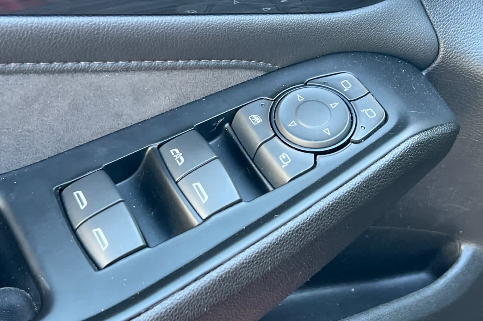 Thumbnail: 2023 Chevrolet Traverse - 14