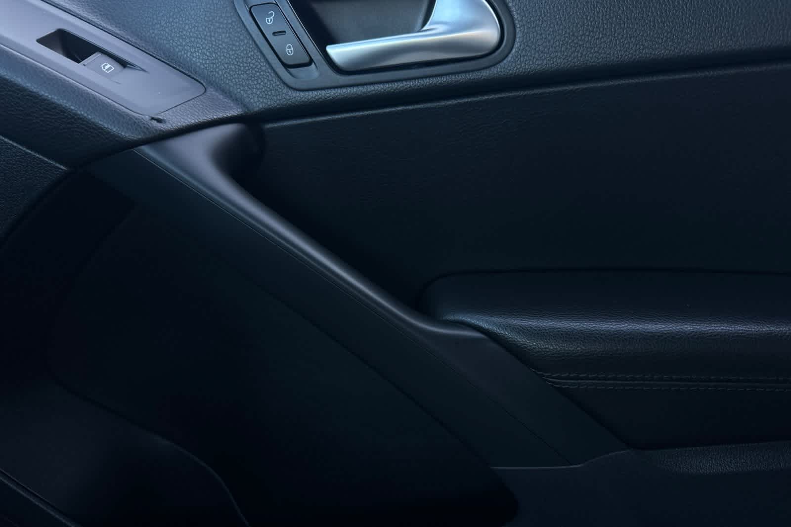 Thumbnail: 2017 Volkswagen Tiguan - 21