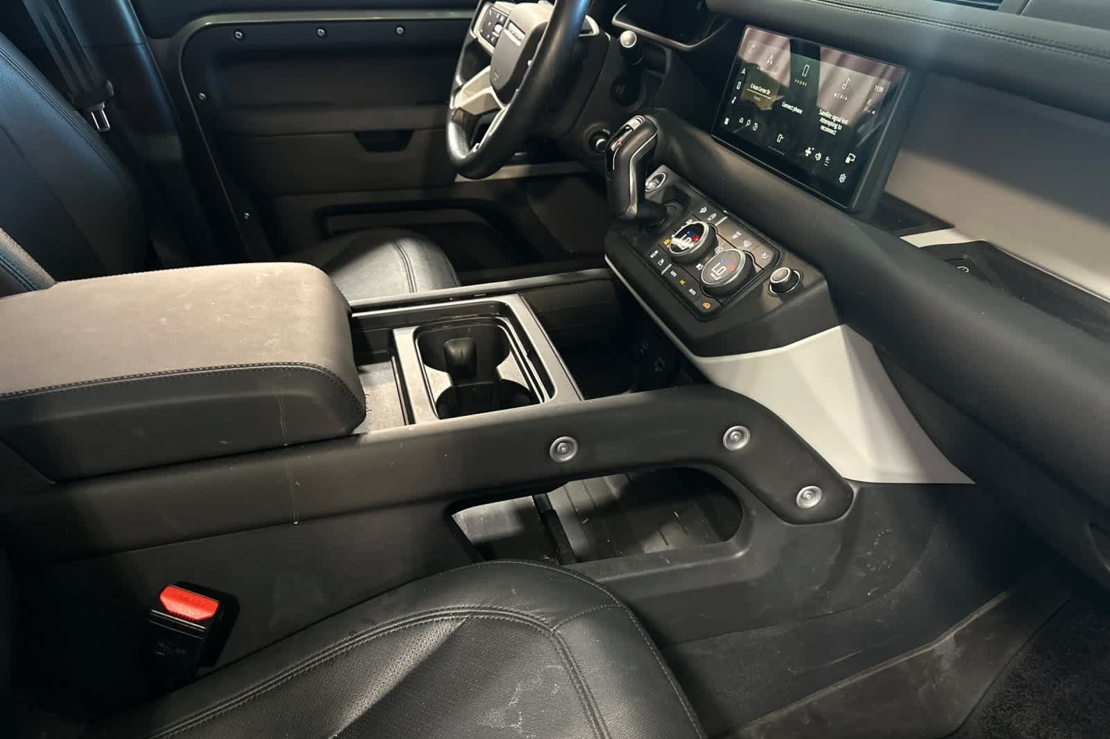 Thumbnail: 2024 Land Rover Defender - 18