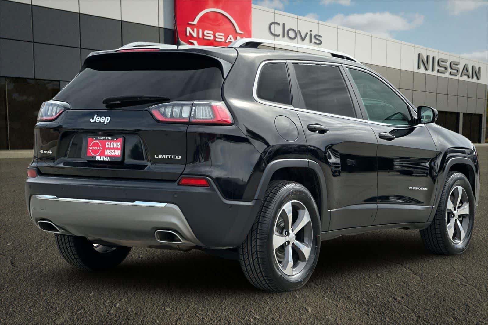 Thumbnail: 2019 Jeep Cherokee - 3