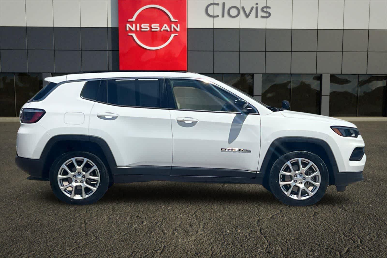 Thumbnail: 2023 Jeep Compass - 9