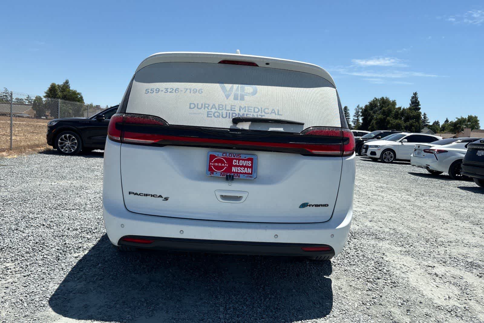 Thumbnail: 2022 Chrysler Pacifica - 8