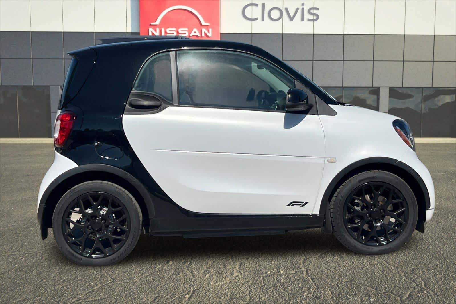 Thumbnail: 2018 smart fortwo - 9