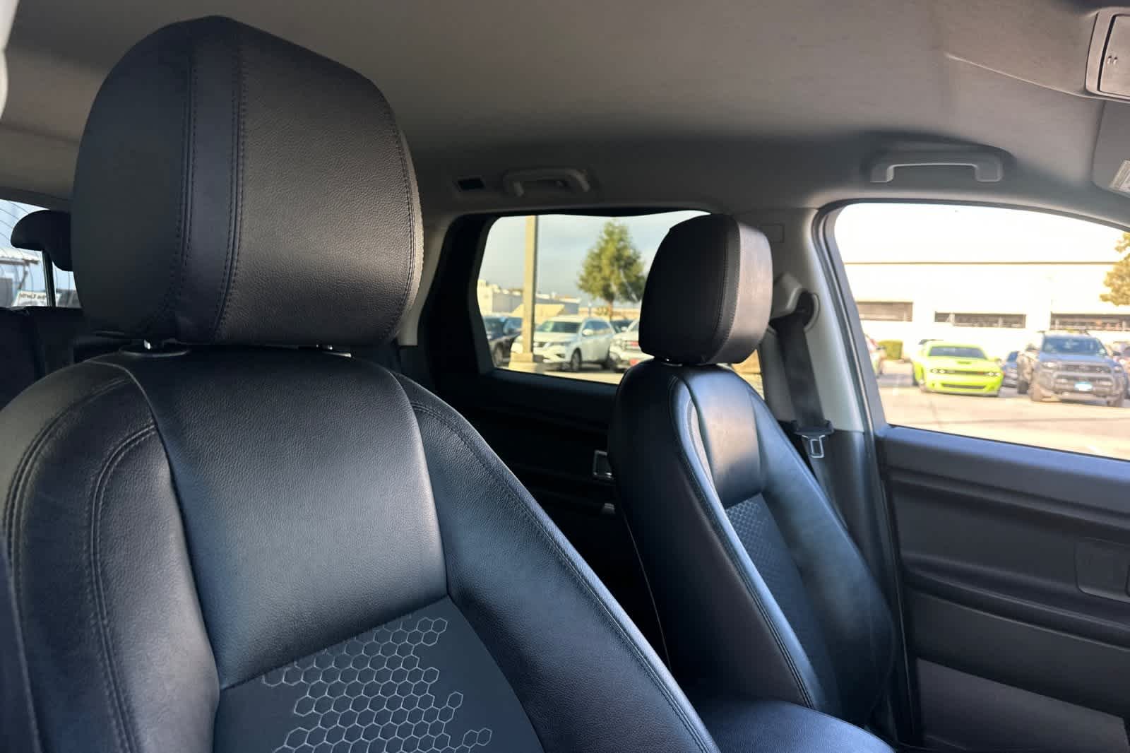 Thumbnail: 2017 Land Rover Discovery Sport - 18