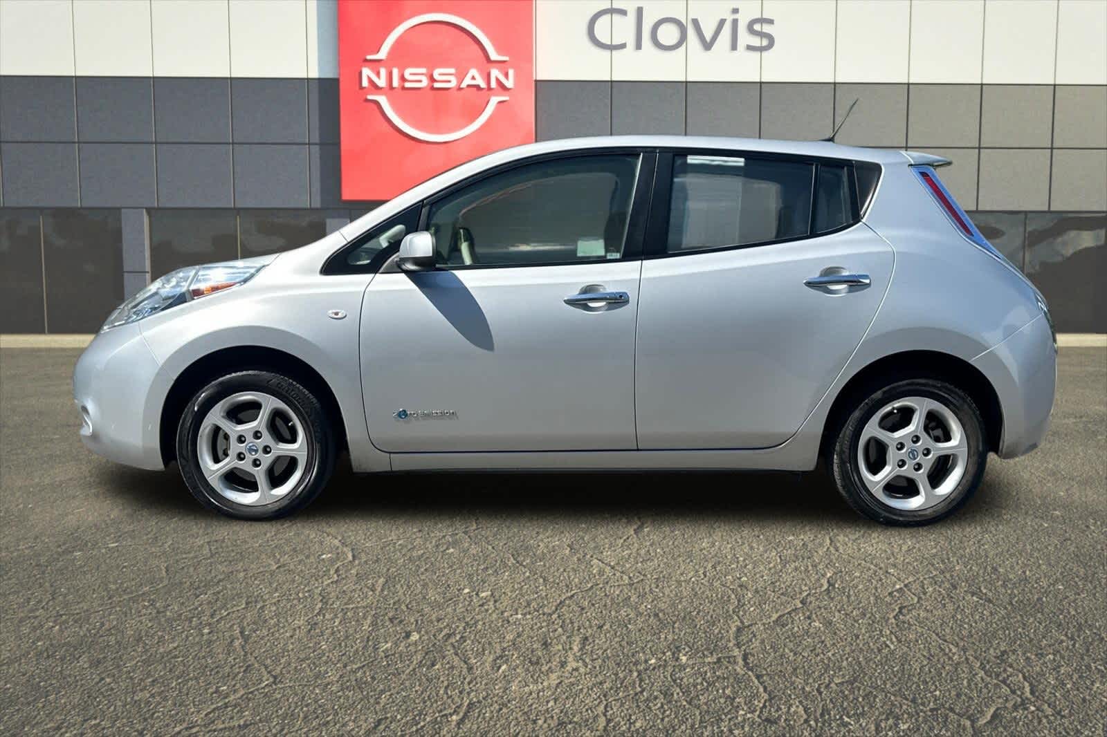 Thumbnail: 2011 Nissan Leaf - 6
