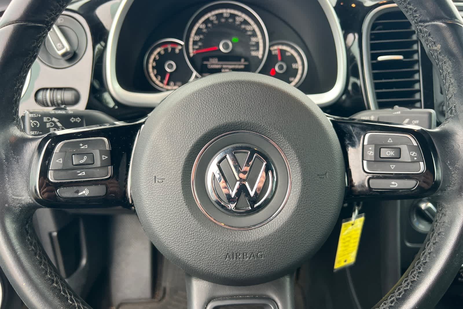 Thumbnail: 2014 Volkswagen Beetle - 23