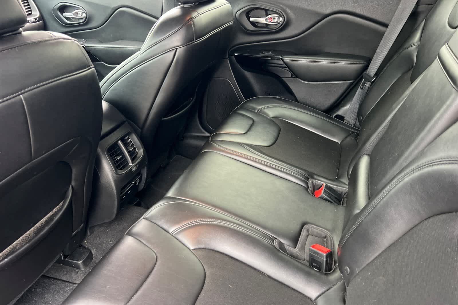 Thumbnail: 2019 Jeep Cherokee - 5