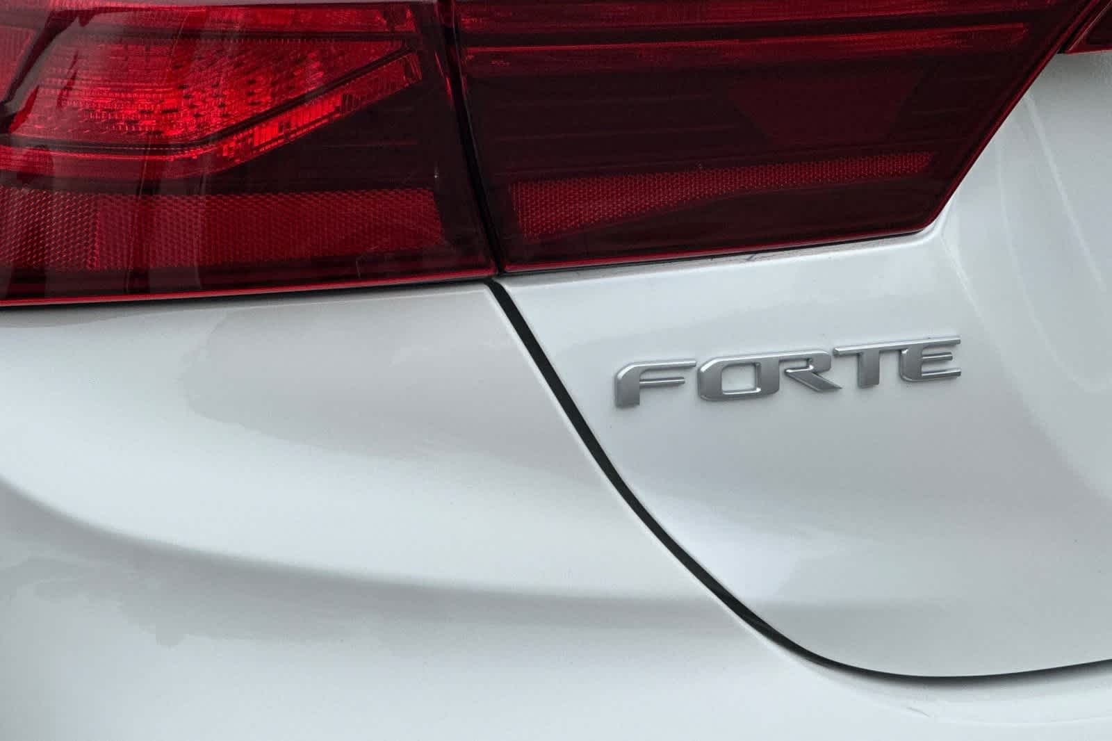 Thumbnail: 2024 Kia Forte - 32