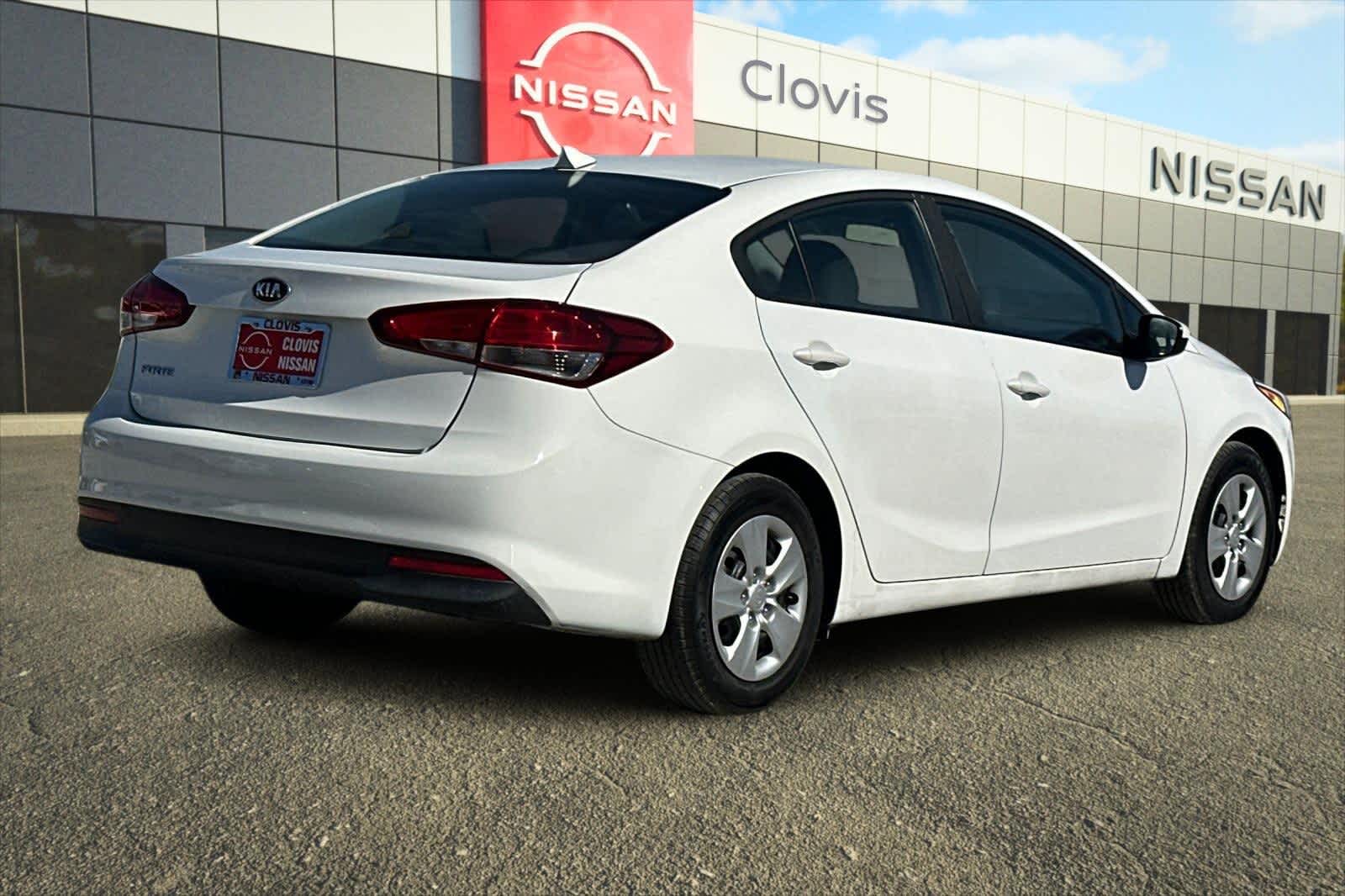 Thumbnail: 2017 Kia Forte - 3