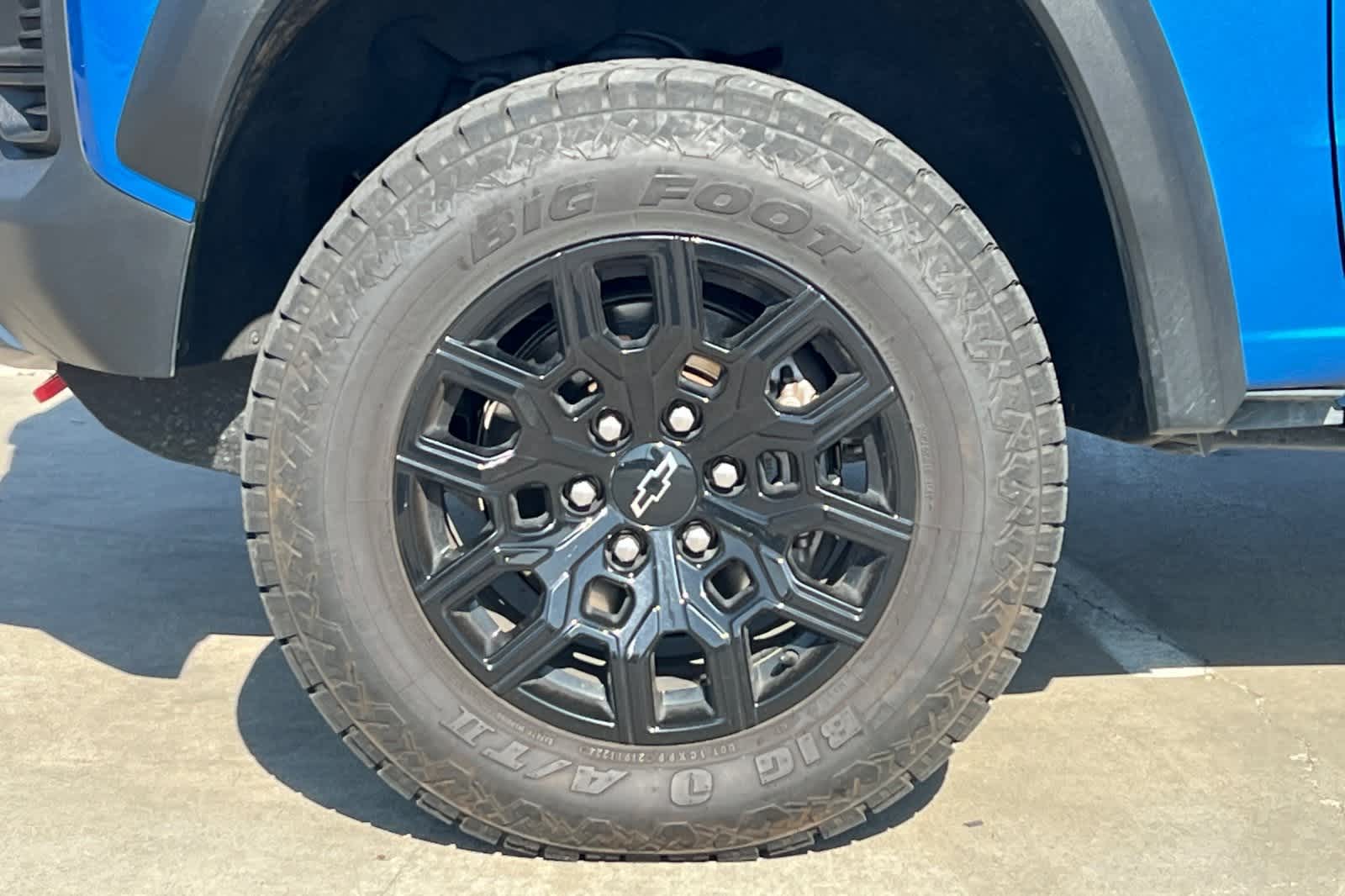 Thumbnail: 2023 Chevrolet Colorado - 12