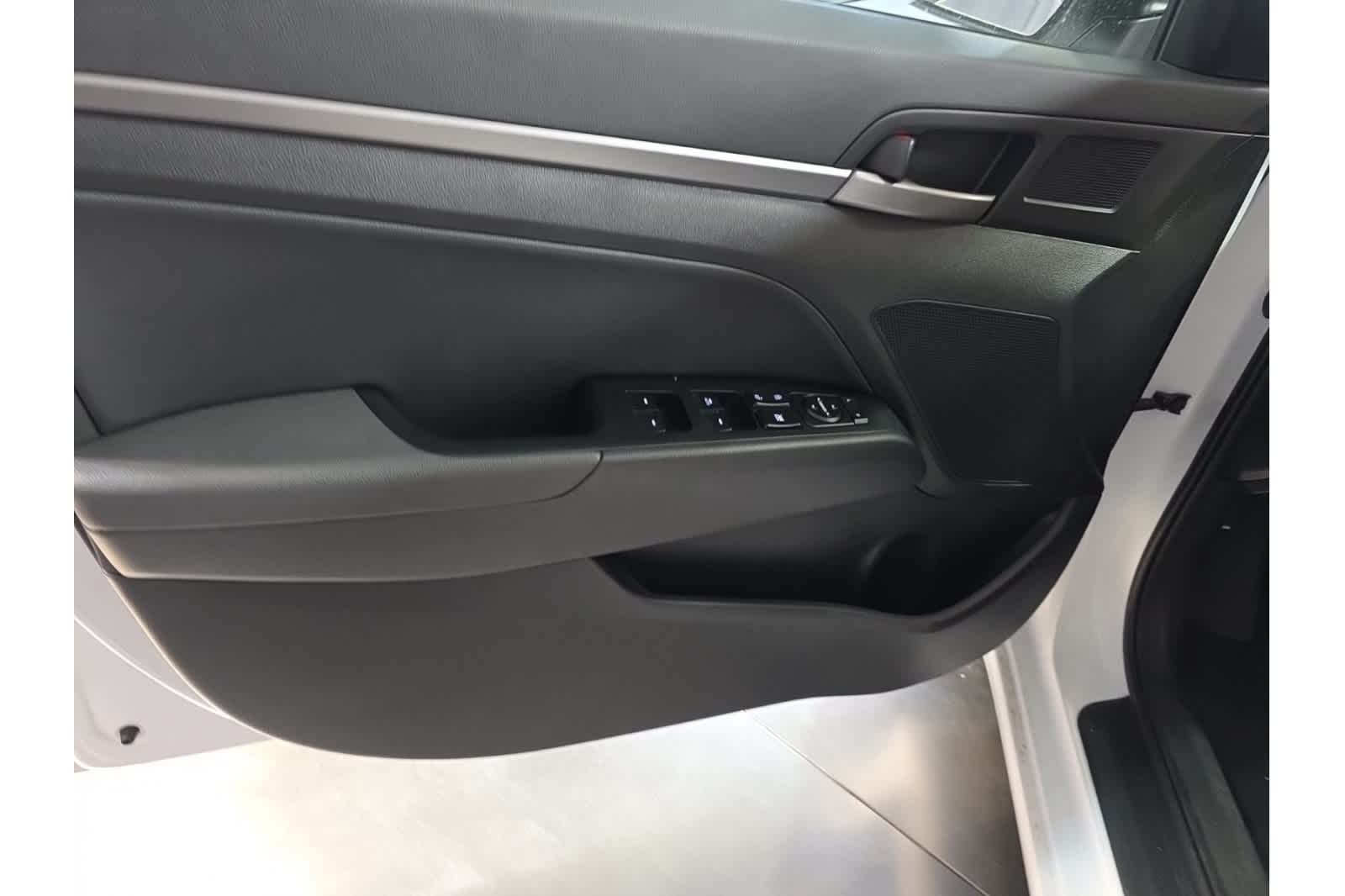 Thumbnail: 2017 Hyundai Elantra - 15