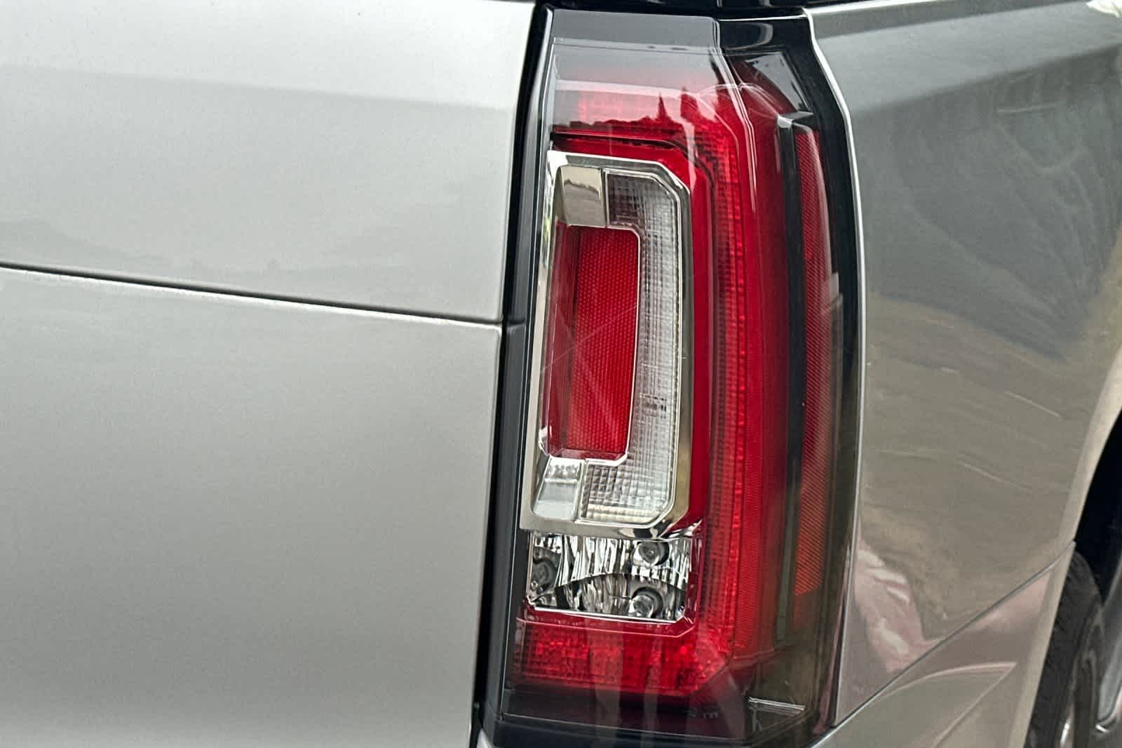 Thumbnail: 2015 GMC Yukon - 17