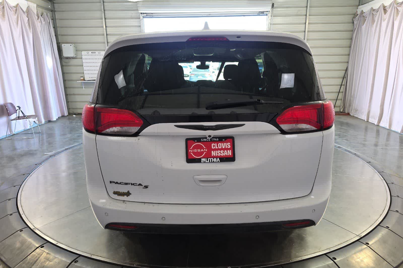 Thumbnail: 2020 Chrysler Pacifica - 8