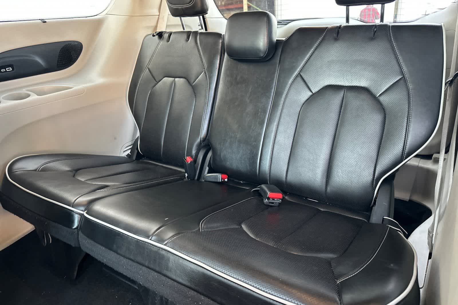 Thumbnail: 2023 Chrysler Pacifica - 16