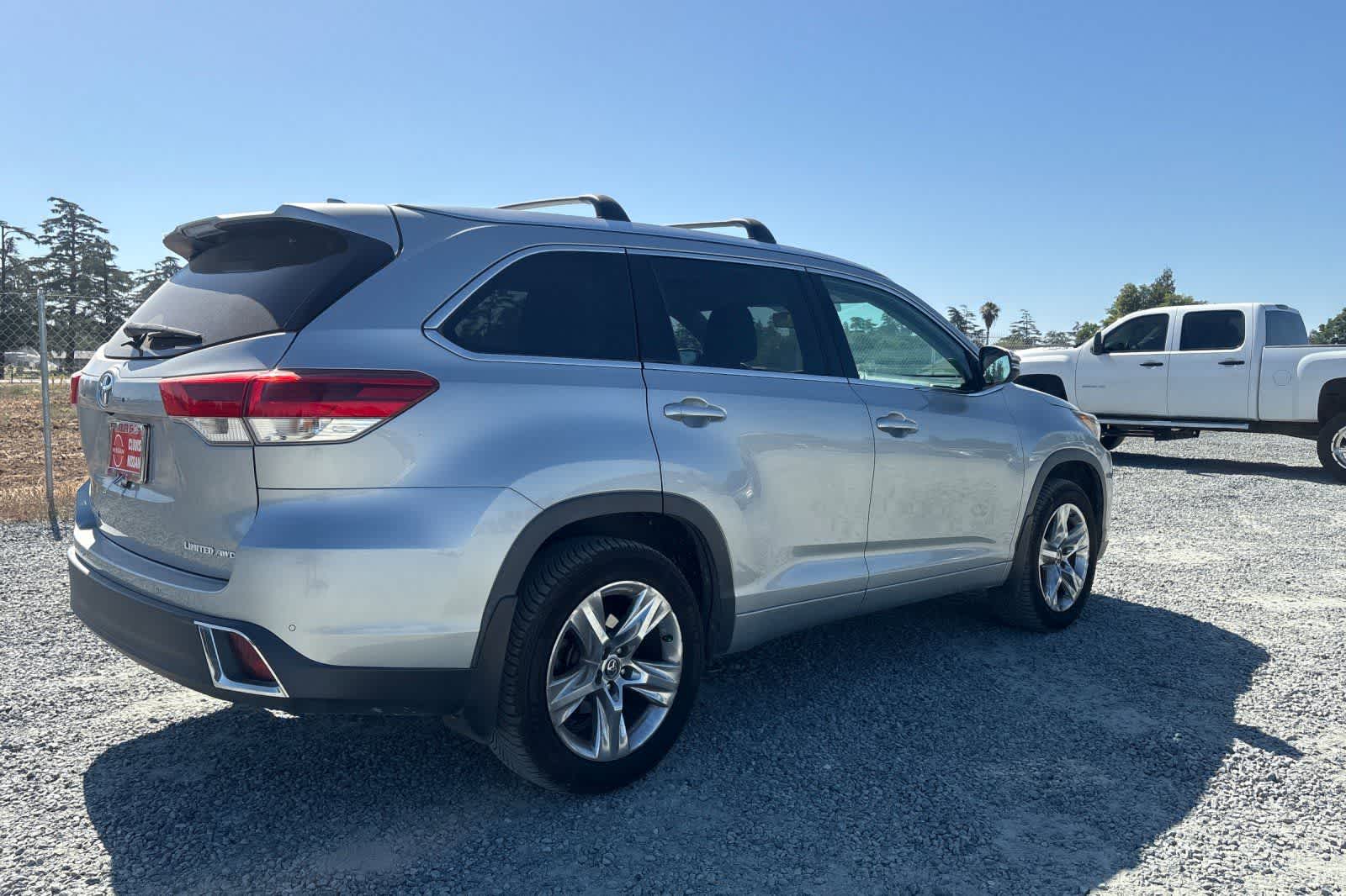 Thumbnail: 2019 Toyota Highlander - 3
