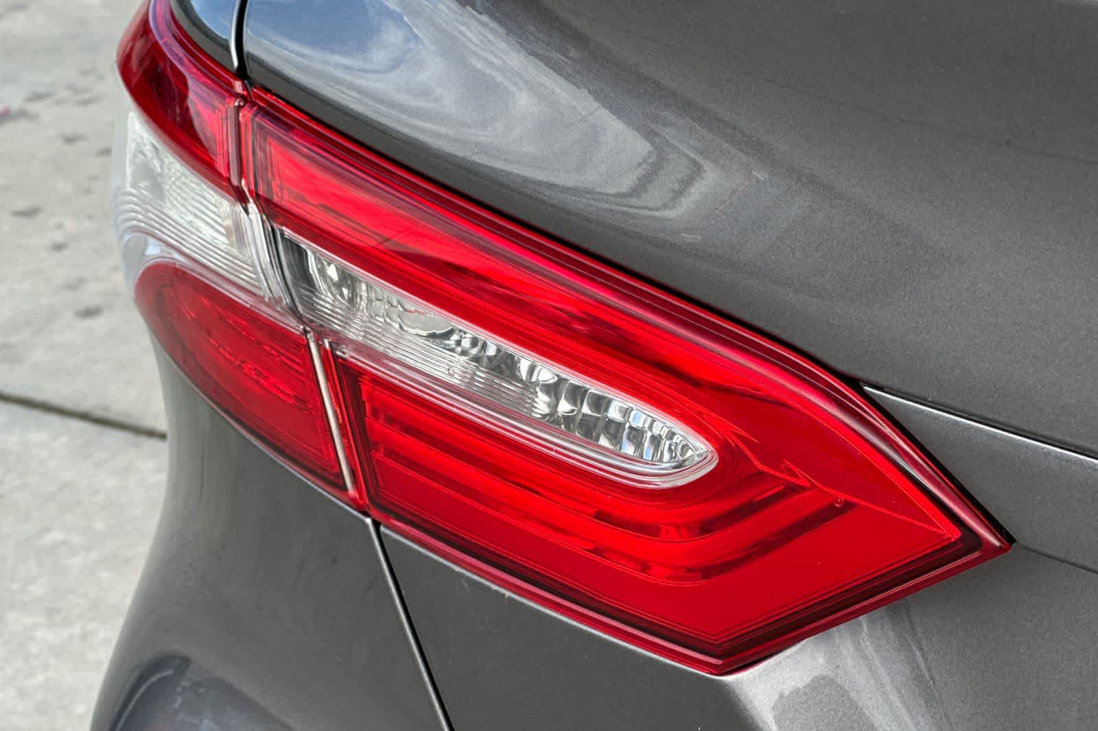 Thumbnail: 2018 Toyota Camry - 16