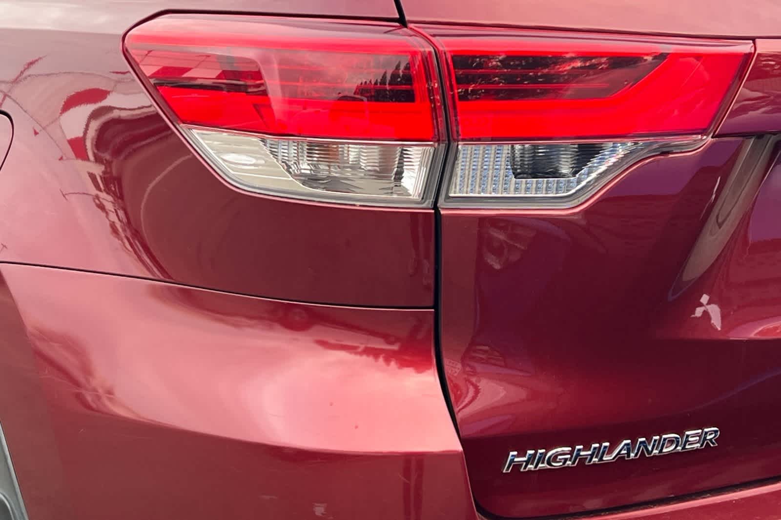 Thumbnail: 2017 Toyota Highlander - 17