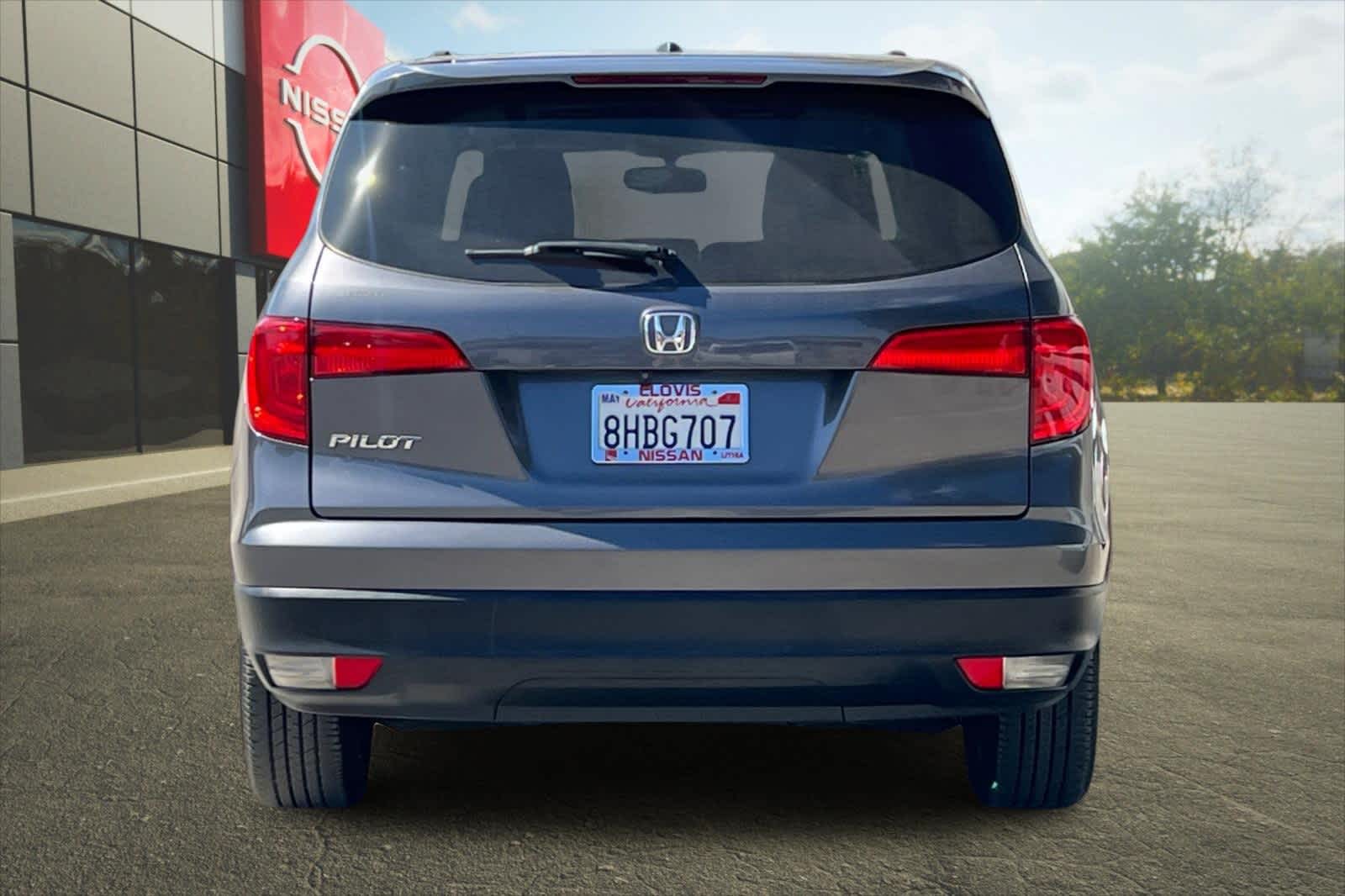 Thumbnail: 2017 Honda Pilot - 8