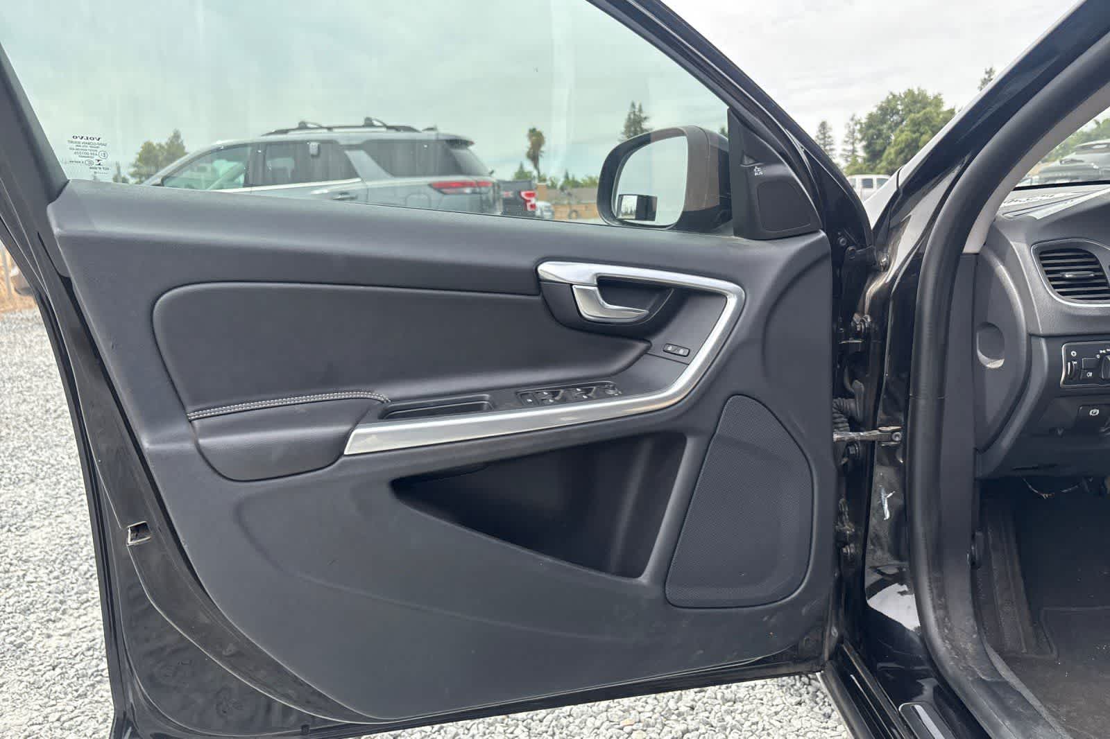 Thumbnail: 2018 Volvo V60 - 15