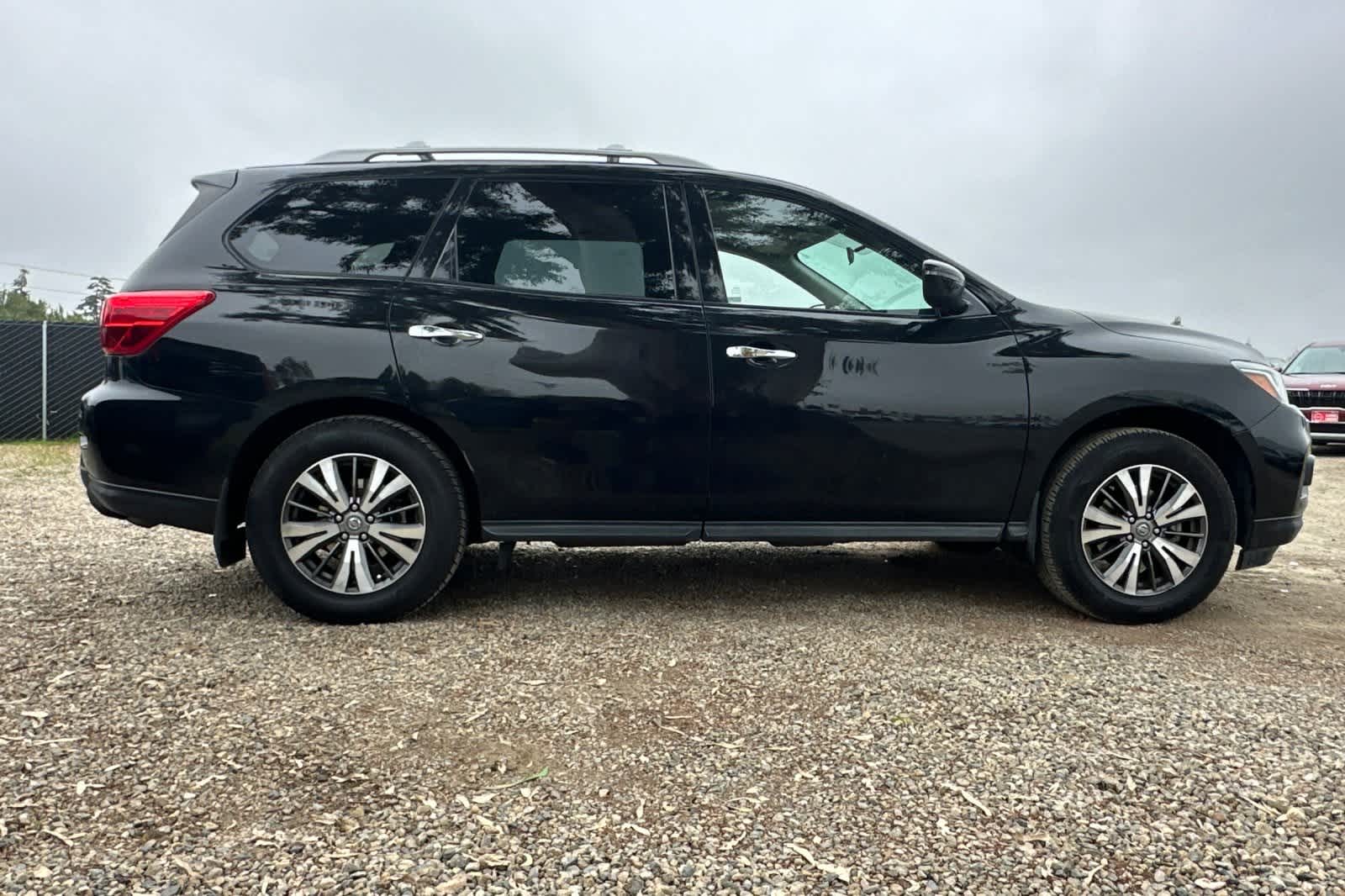 Thumbnail: 2019 Nissan Pathfinder - 9