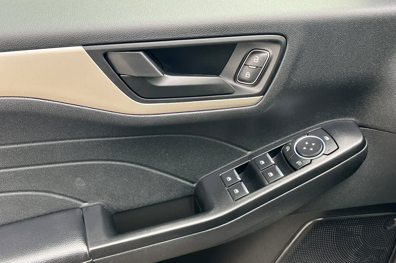 Thumbnail: 2022 Ford Escape - 13