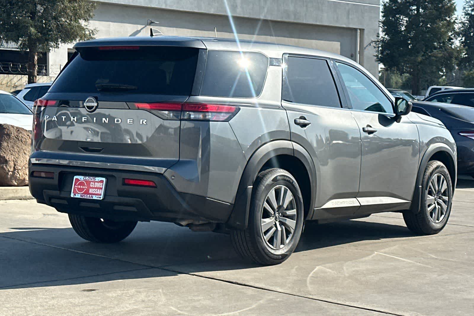 Thumbnail: 2025 Nissan Pathfinder - 3