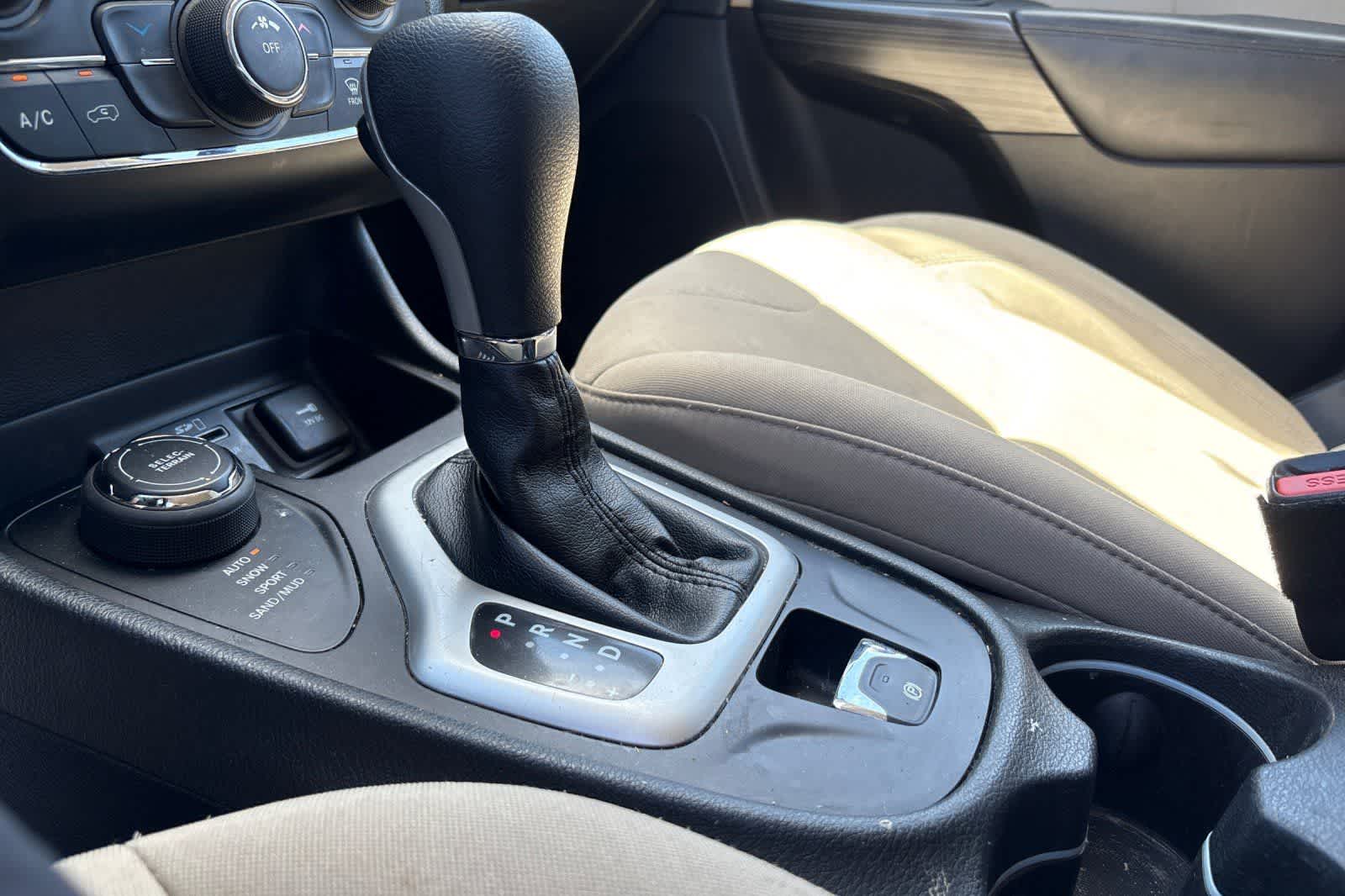 Thumbnail: 2015 Jeep Cherokee - 23