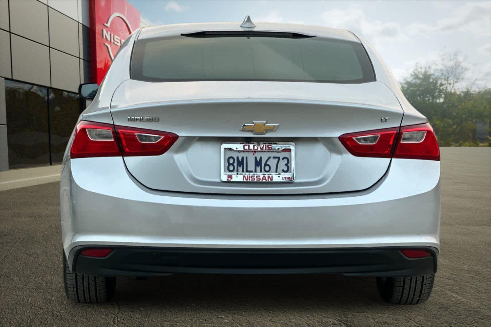 Thumbnail: 2017 Chevrolet Malibu - 8