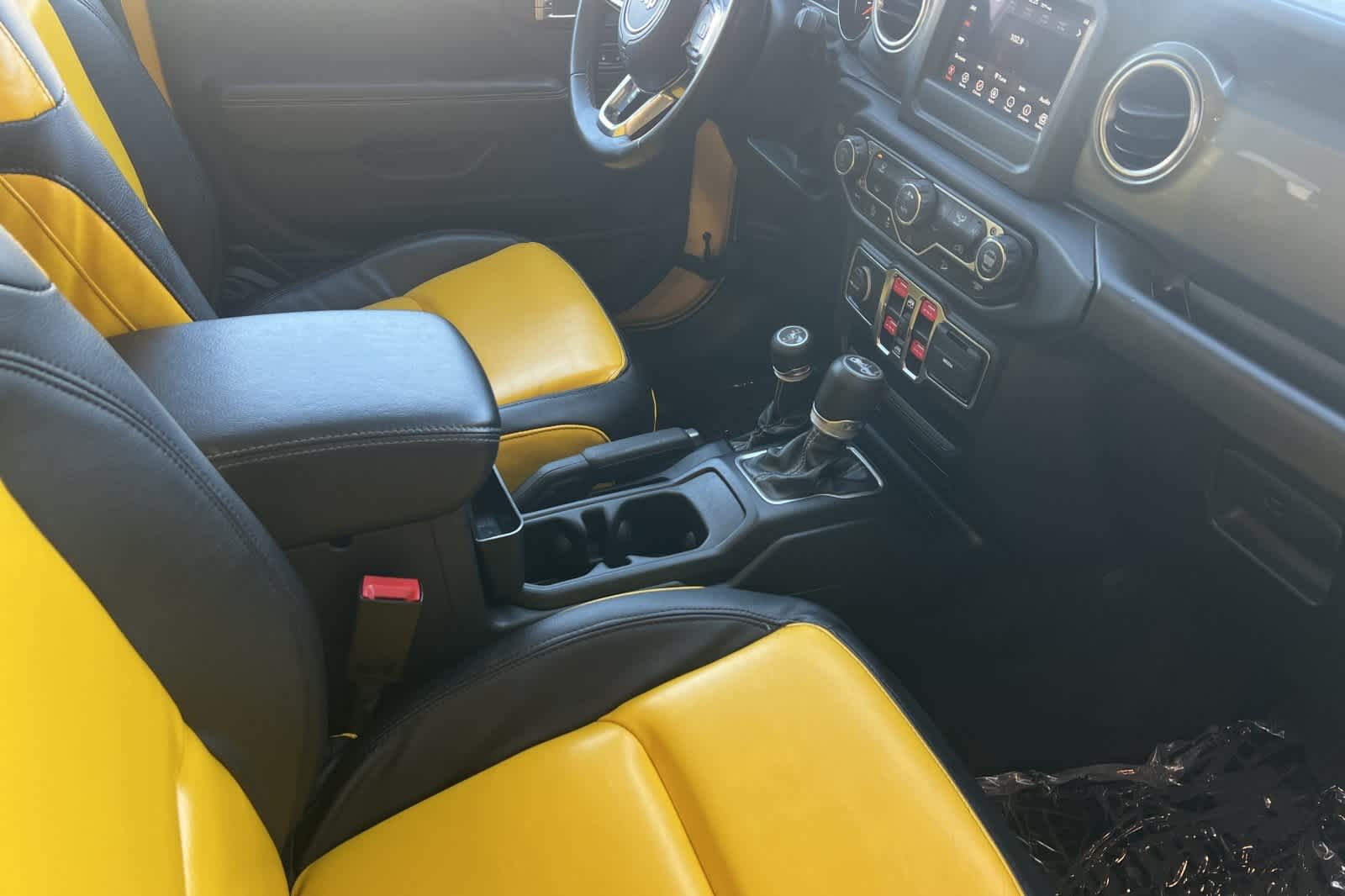 Thumbnail: 2019 Jeep Wrangler - 17