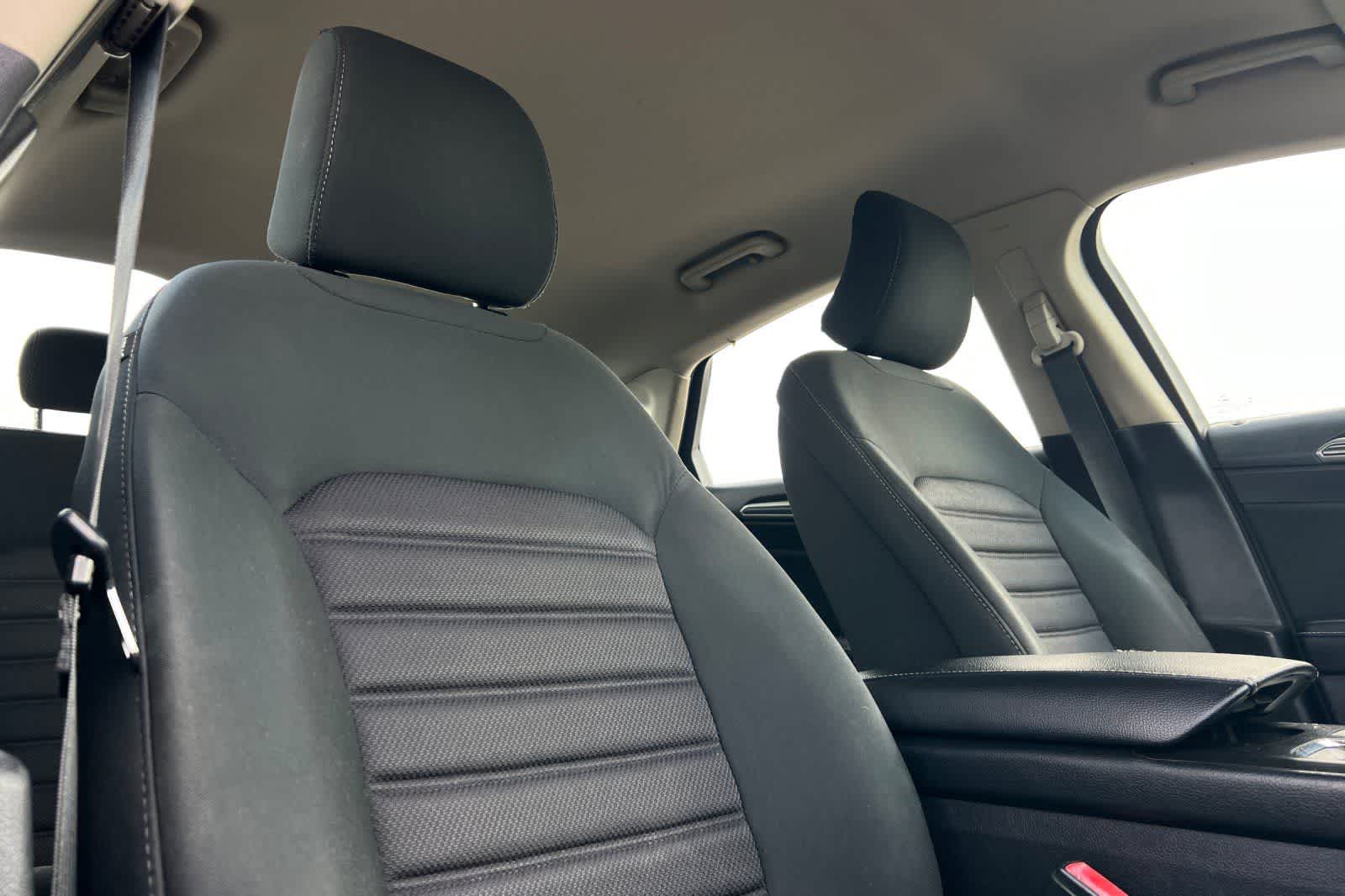 Thumbnail: 2017 Ford Fusion - 18