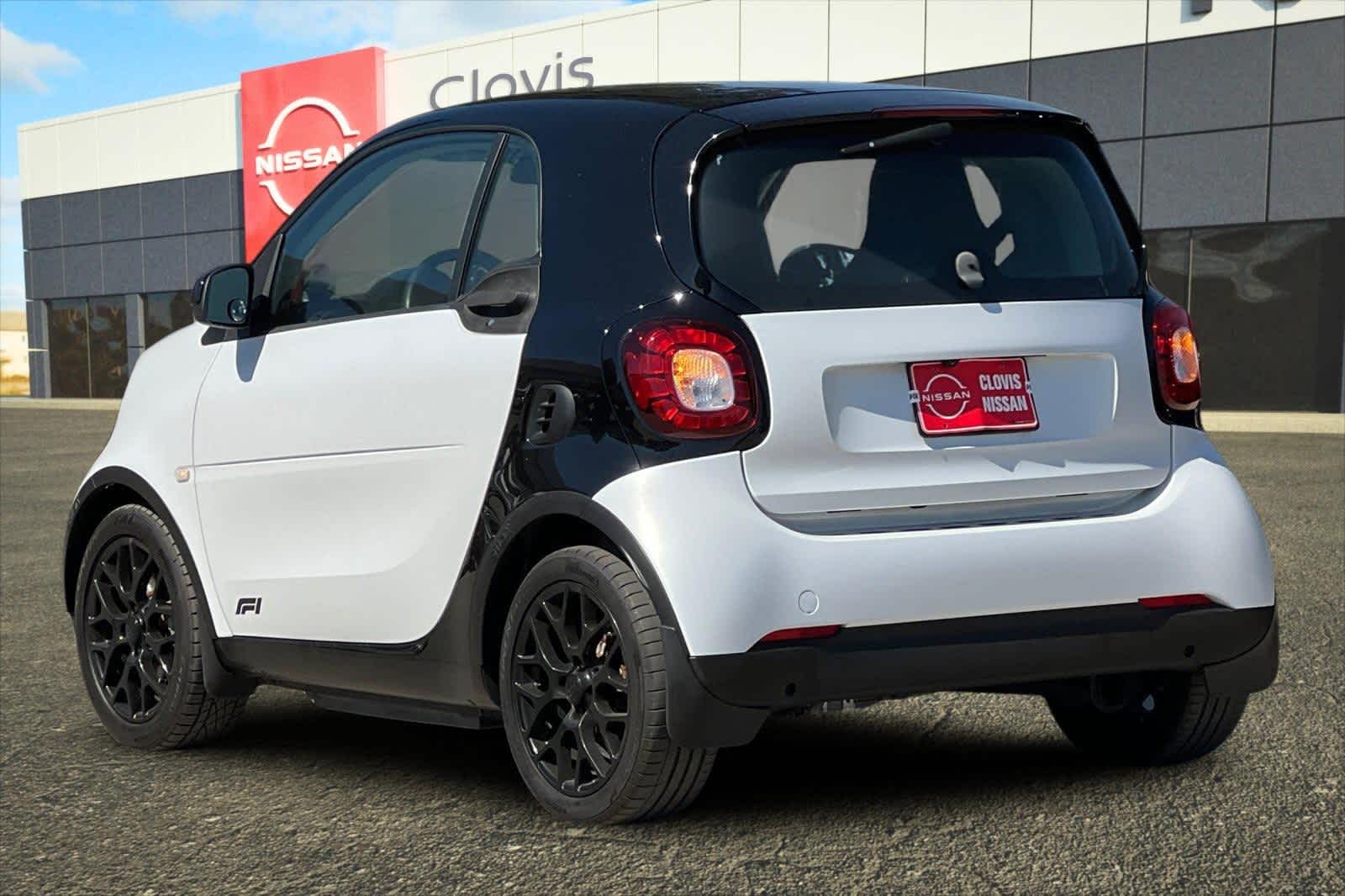 Thumbnail: 2018 smart fortwo - 7