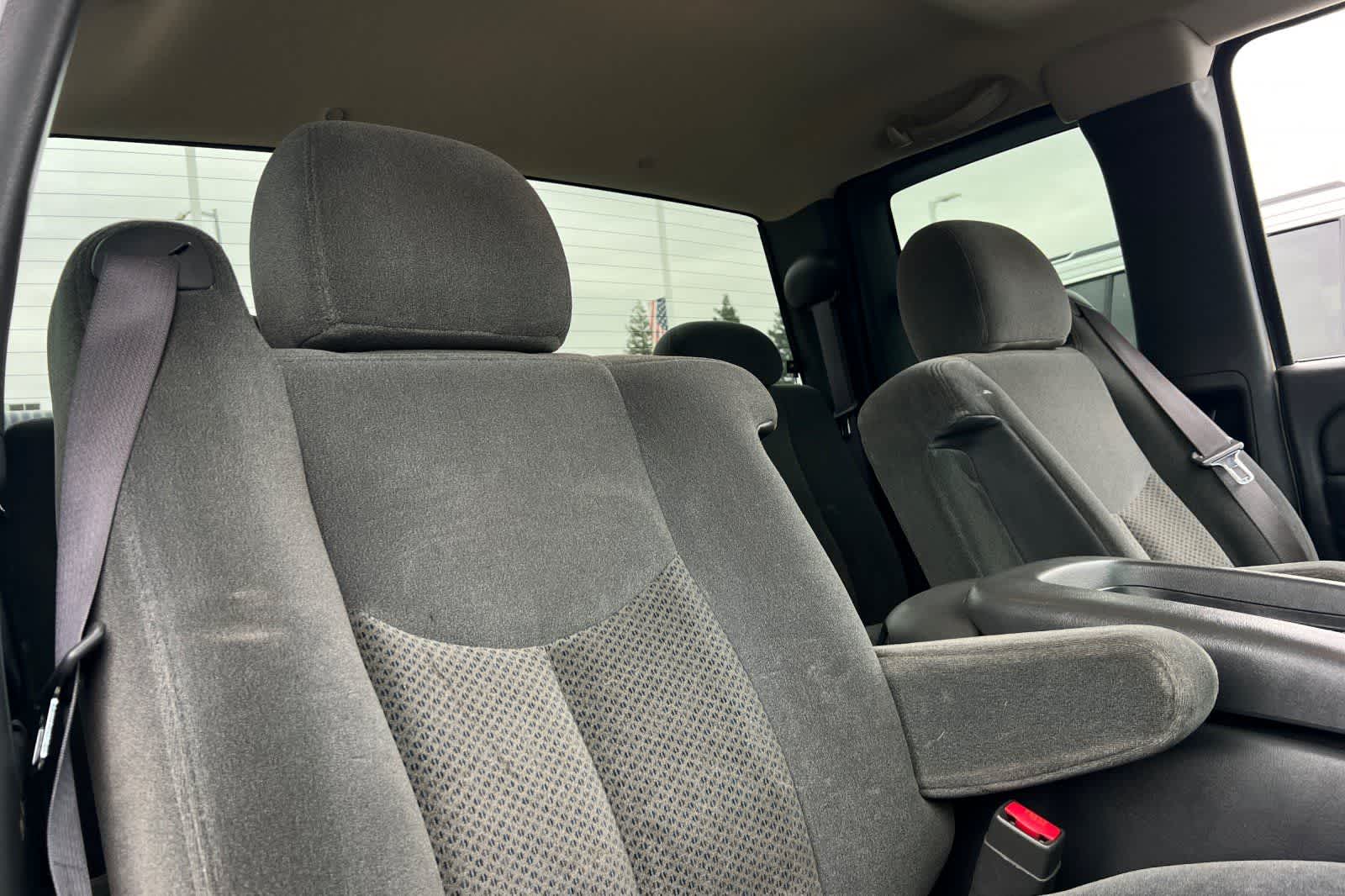 Thumbnail: 2004 Chevrolet Silverado 2500 - 18