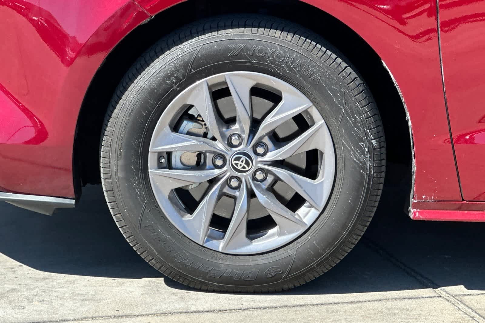 Thumbnail: 2023 Toyota Sienna - 12