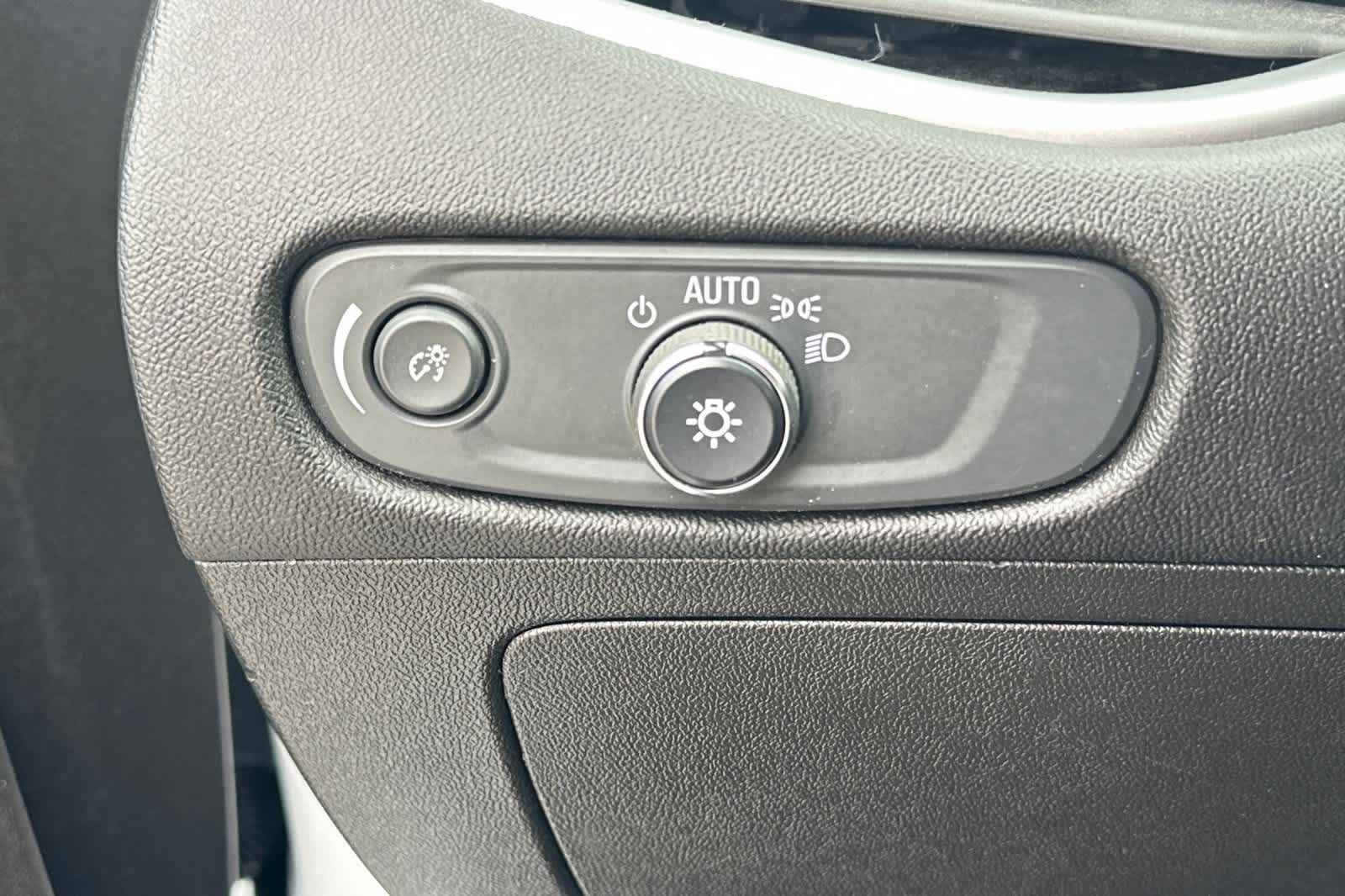 Thumbnail: 2022 Chevrolet Malibu - 32