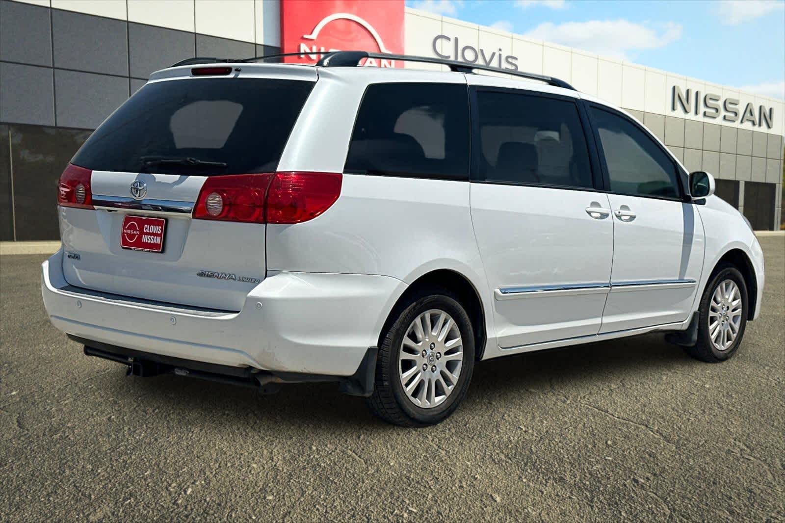 Thumbnail: 2007 Toyota Sienna - 3