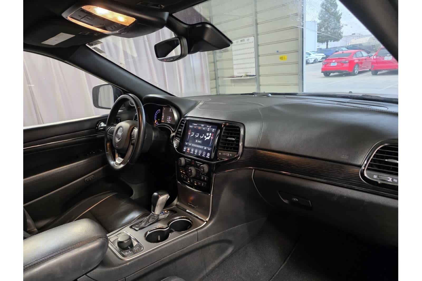 Thumbnail: 2020 Jeep Grand Cherokee - 12