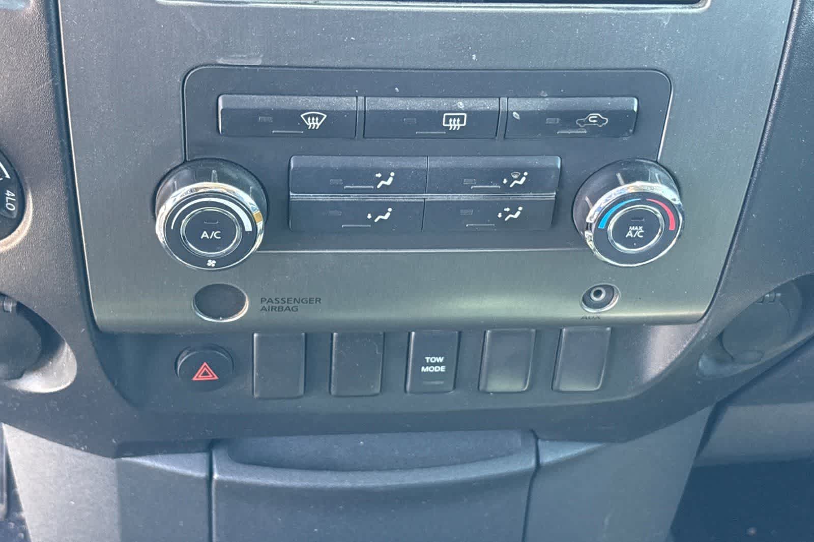 Thumbnail: 2009 Nissan Titan - 19